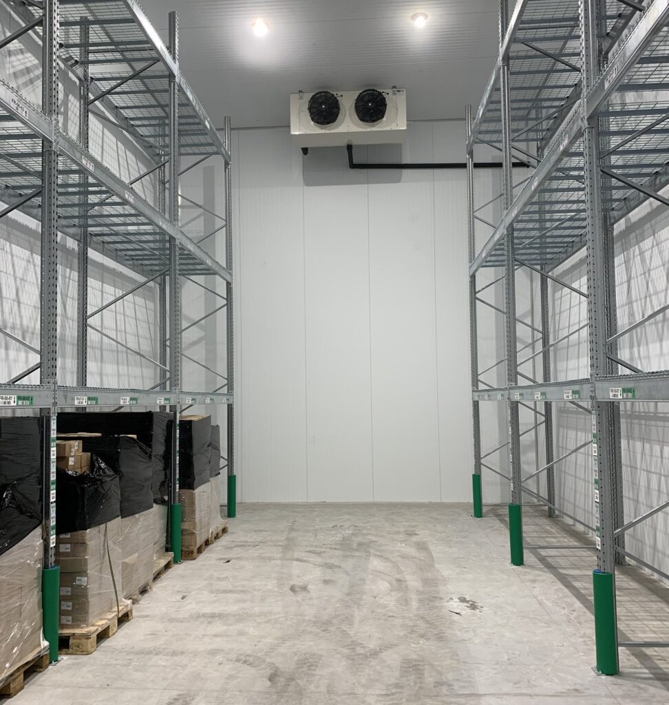 Cold room with shelves
